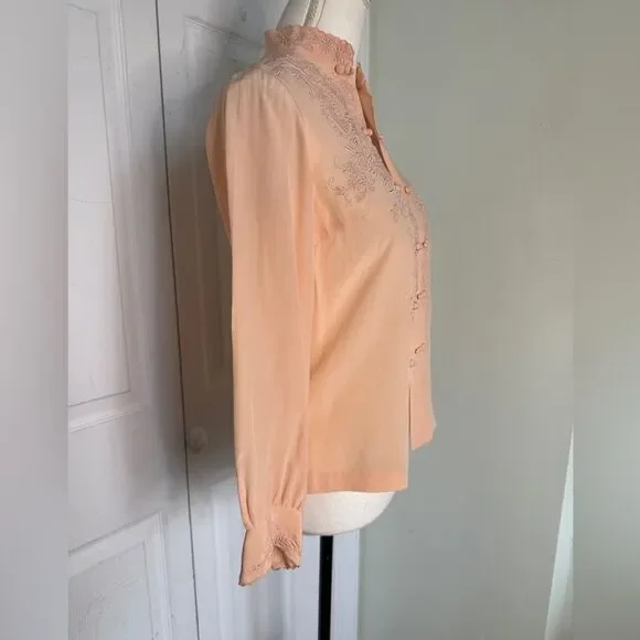 1950s Peony Silk Hand Embroidered Peach Pink Blouse - Picture 4 of 16